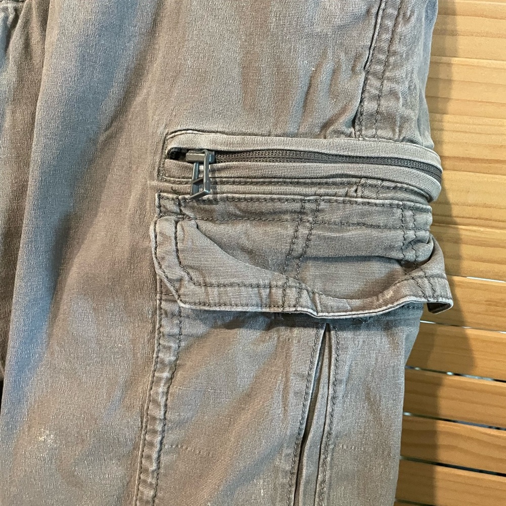 Men’s Cargo shorts size 28 - Picture 3 of 6